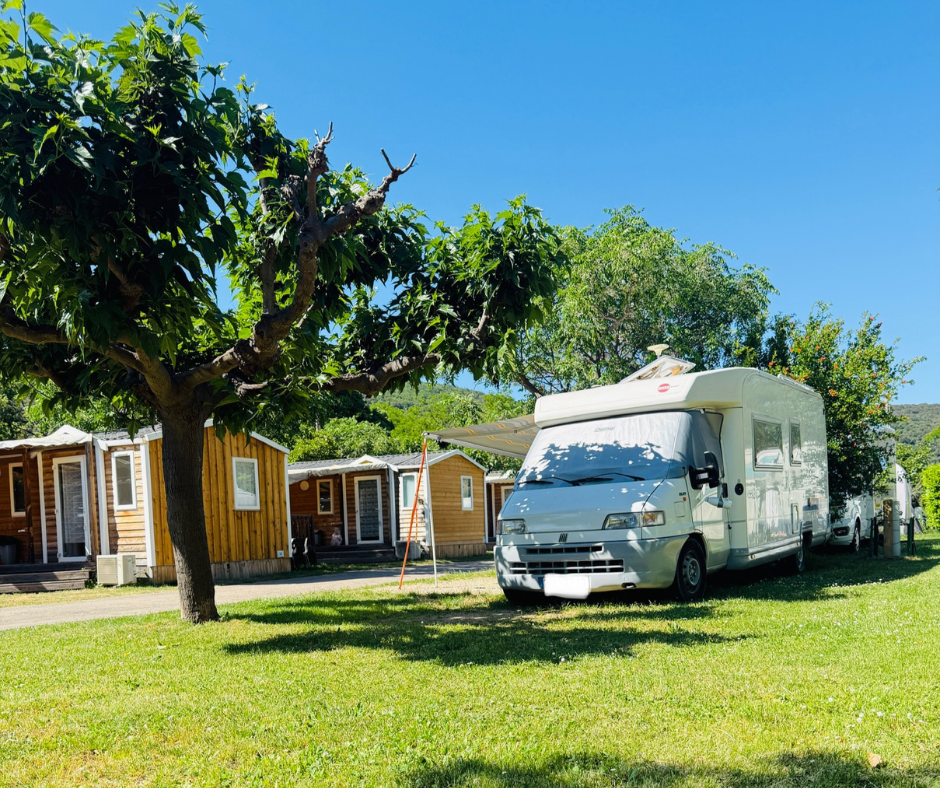 Aire de Camping Car du camping Amélia — photo 7